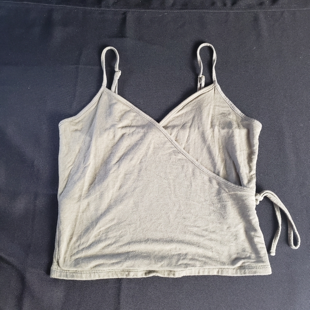Garage Wrap Cropped Spaghetti Strap Cropped Tank Top XS‎